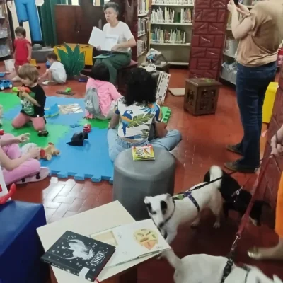 Contação Manuela e Odie na Hans Andersen