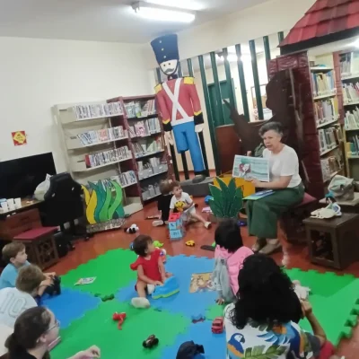 Contação Manuela e Odie na Hans Andersen